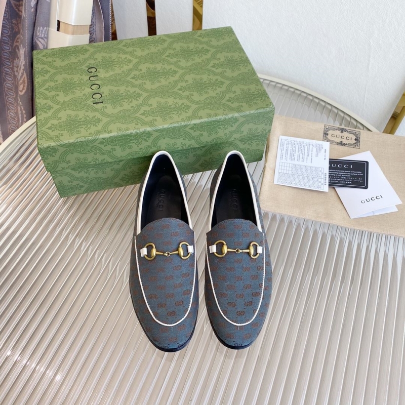 G*u*i flat shoes